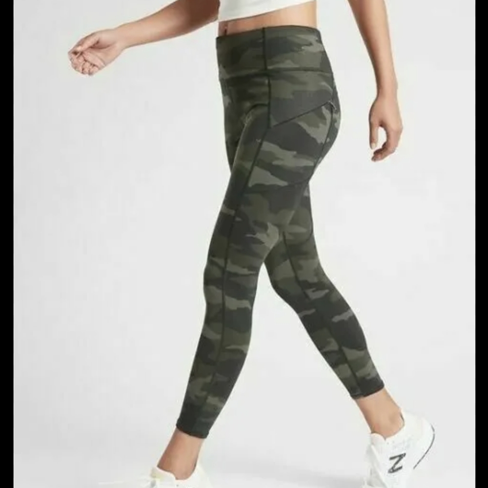 ATHLETA CAMO CONTENDER Leggings | Small